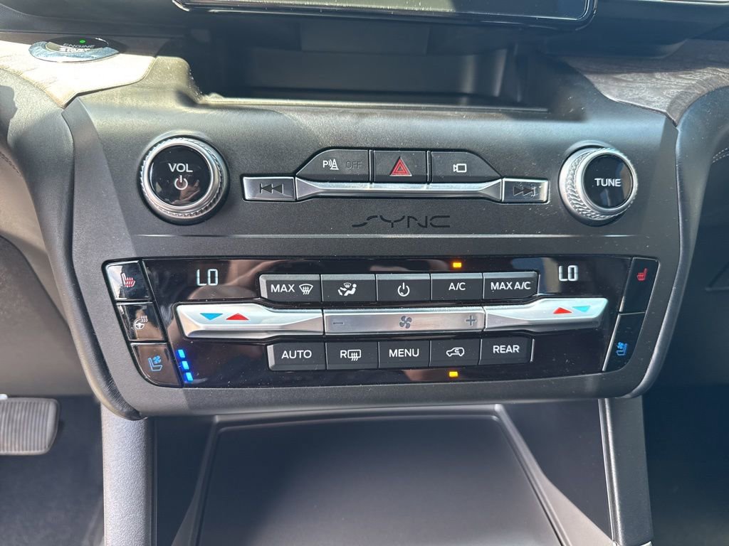 Used 2020 Ford Explorer Platinum AWD/4WD image 23