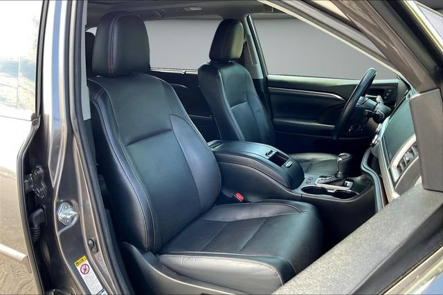 Used 2018 Toyota Highlander Limited Platinum AWD/4WD image 31