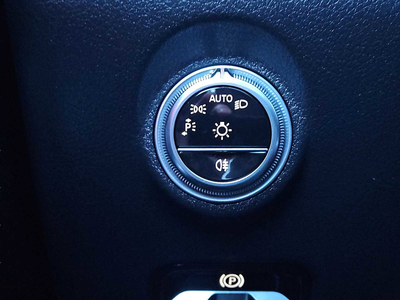 Used 2024 Mercedes-Benz C 300 4MATIC Sedan w/ Exclusive Trim Package image 17