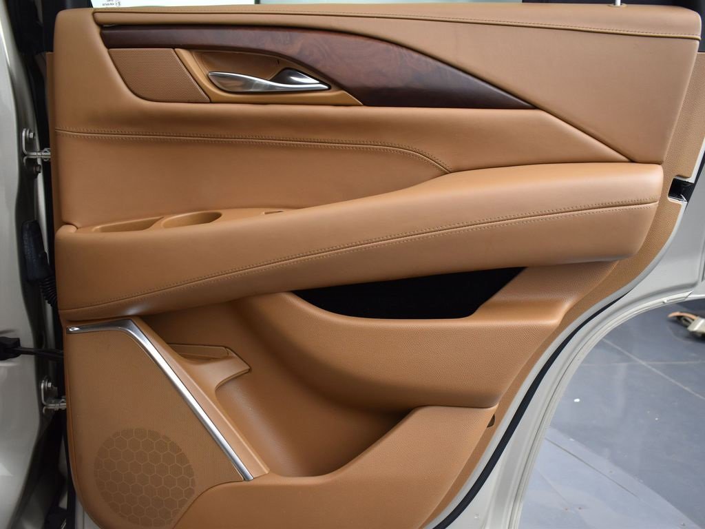 Used 2017 Cadillac Escalade Platinum image 34