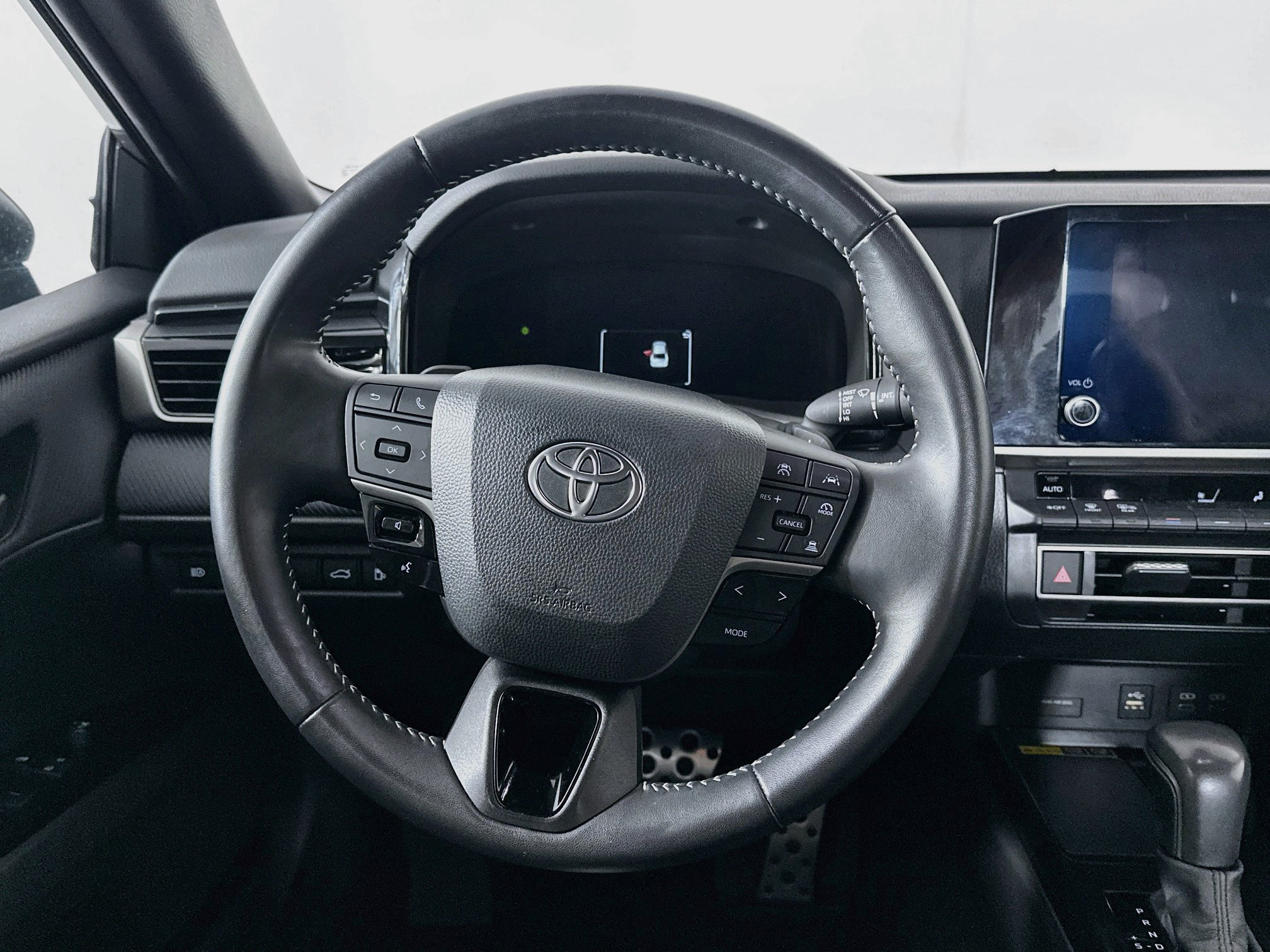 Used 2025 Toyota Camry SE FWD image 18