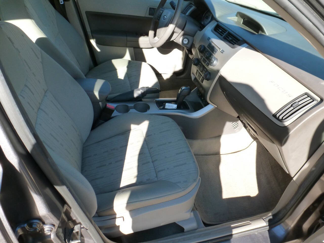 Used 2009 Ford Focus SE image 11