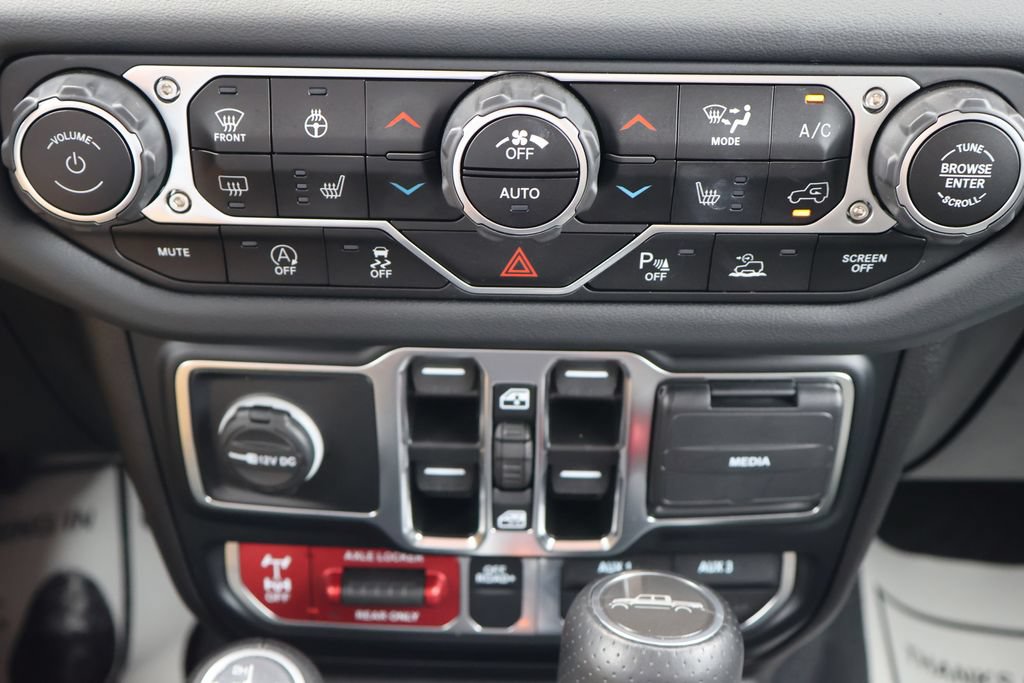 Used 2024 Jeep Gladiator Mojave AWD/4WD image 16