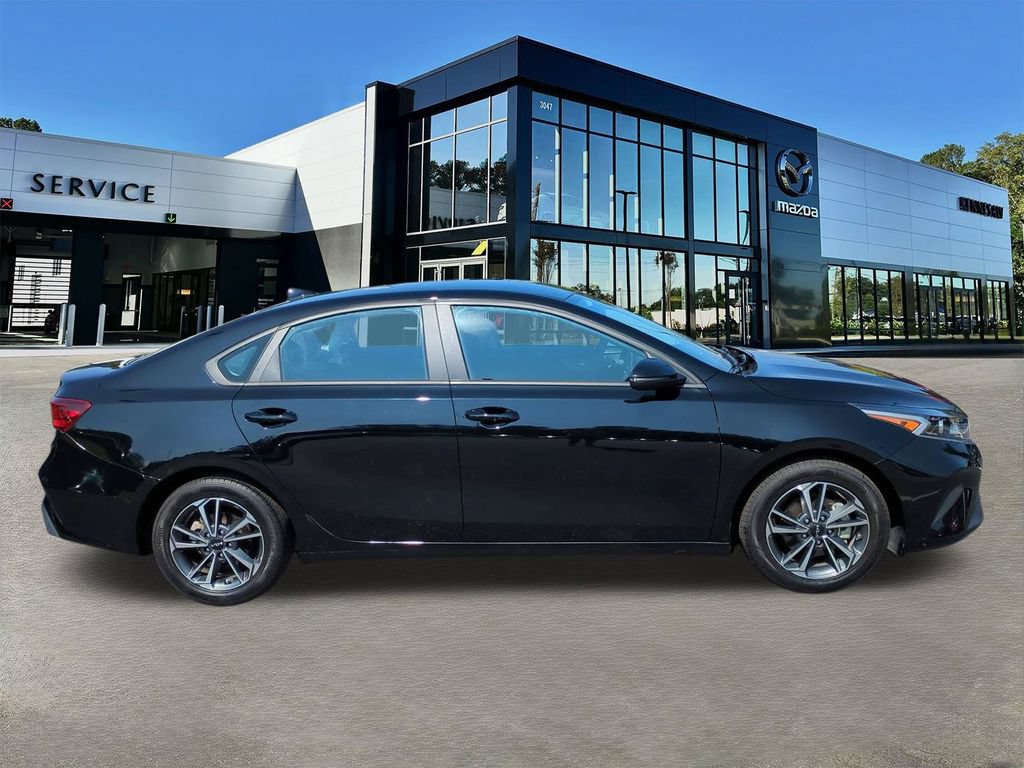 Used 2023 Kia Forte LXS w/ LXS Technology Package FWD image 3