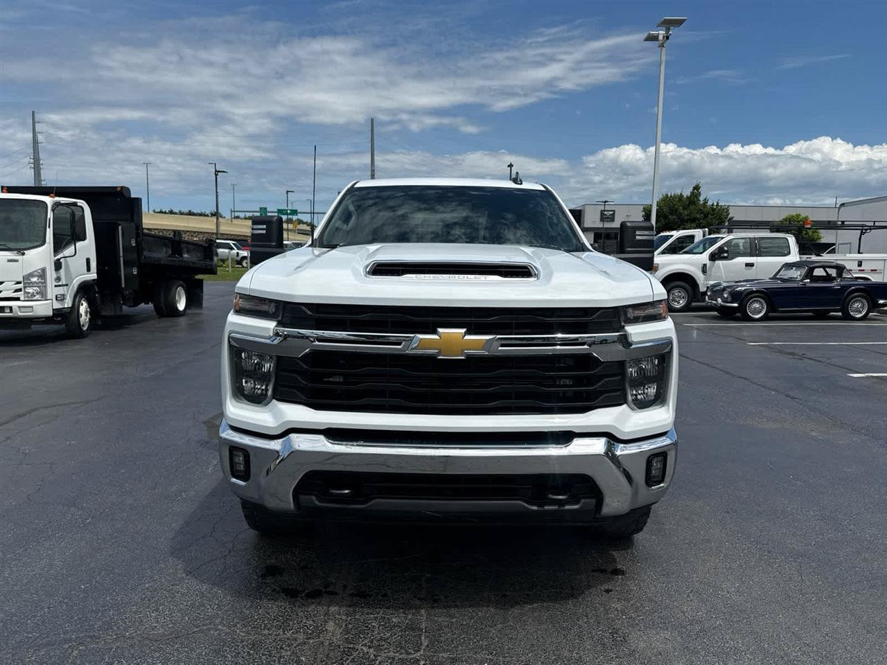 Used 2026 Chevrolet Silverado 2500 LT AWD/4WD image 3