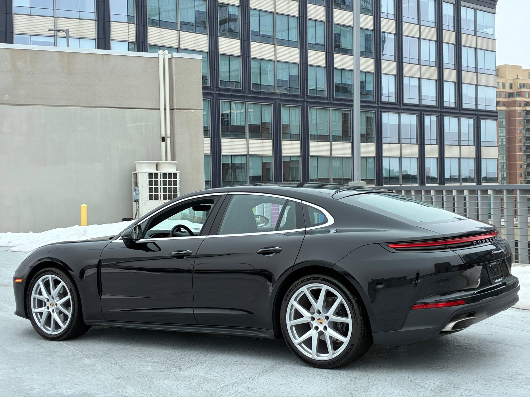 Certified 2025 Porsche Panamera 4 image 3