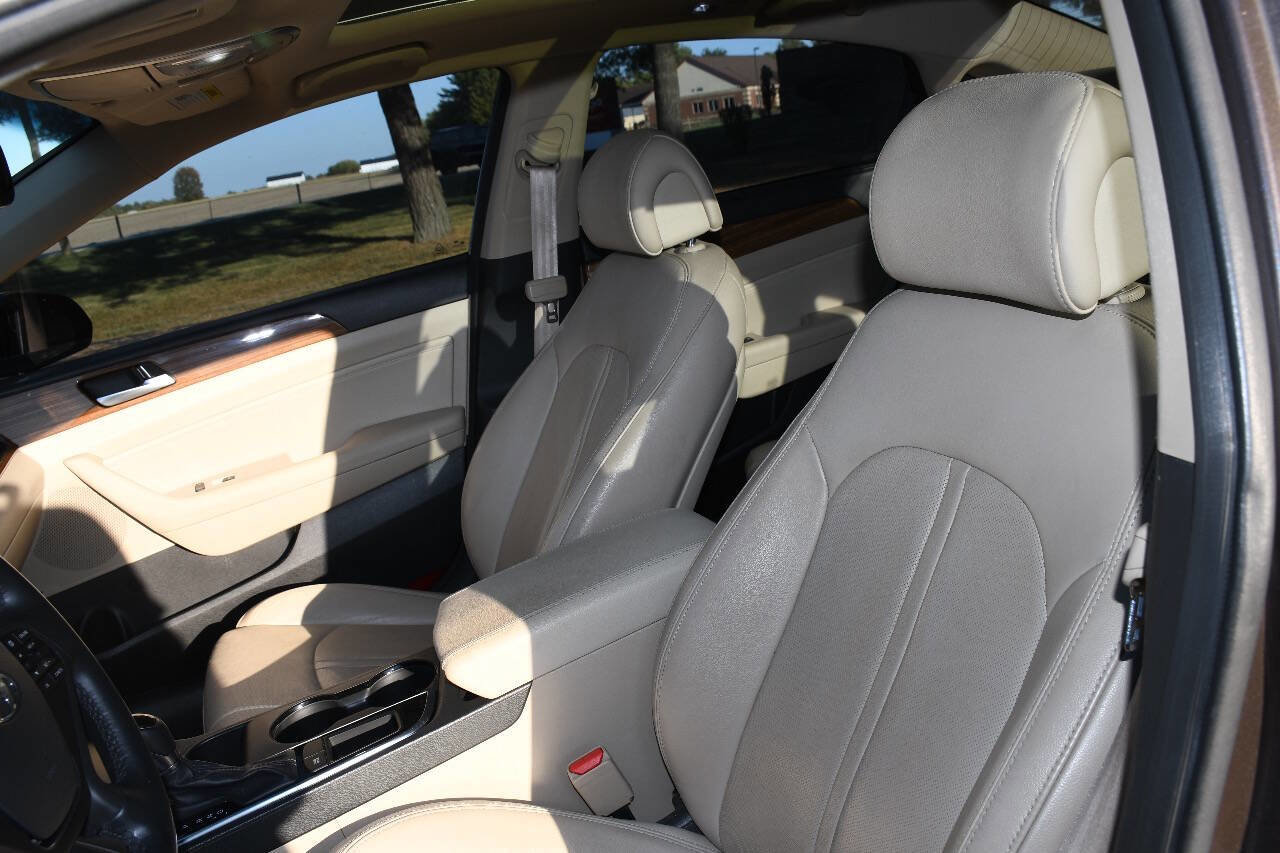 Used 2015 Hyundai Sonata Limited w/ Option Group 05 image 12