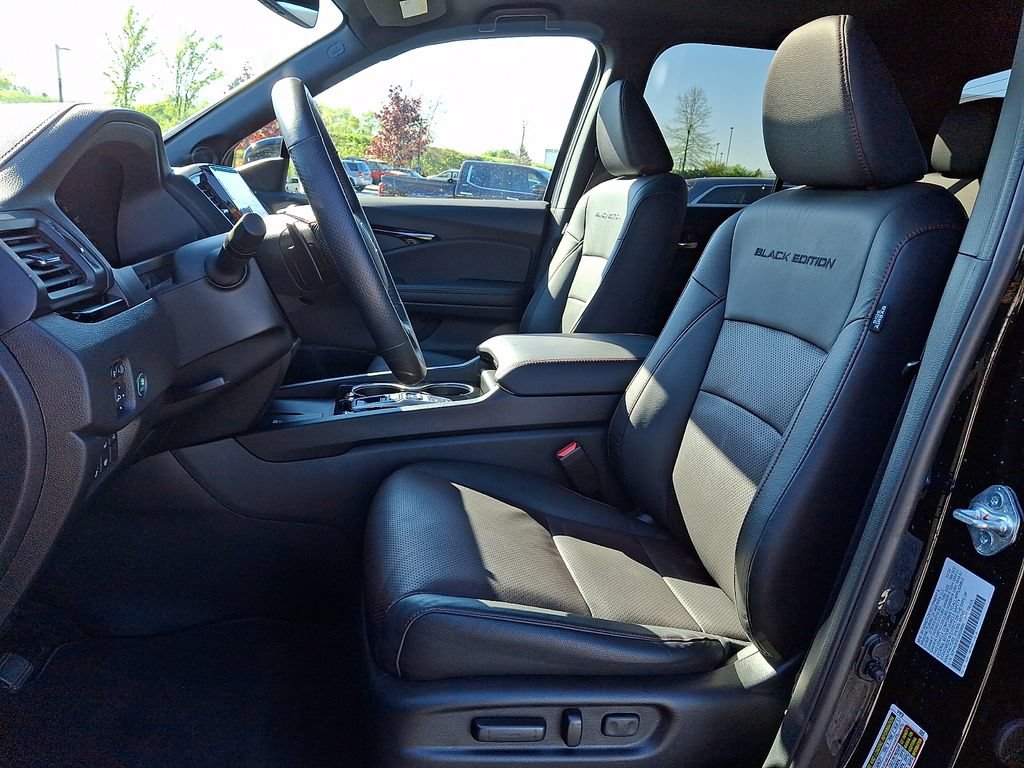 Used 2025 Honda Ridgeline Black Edition image 16
