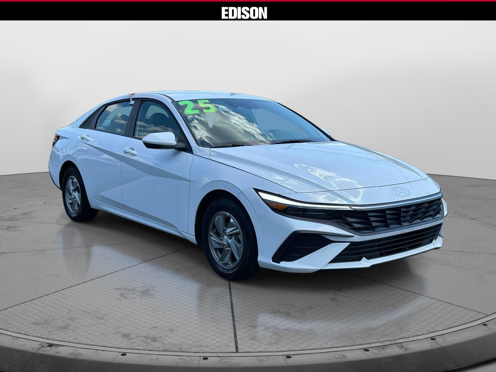 Used 2025 Hyundai Elantra SE FWD image 1