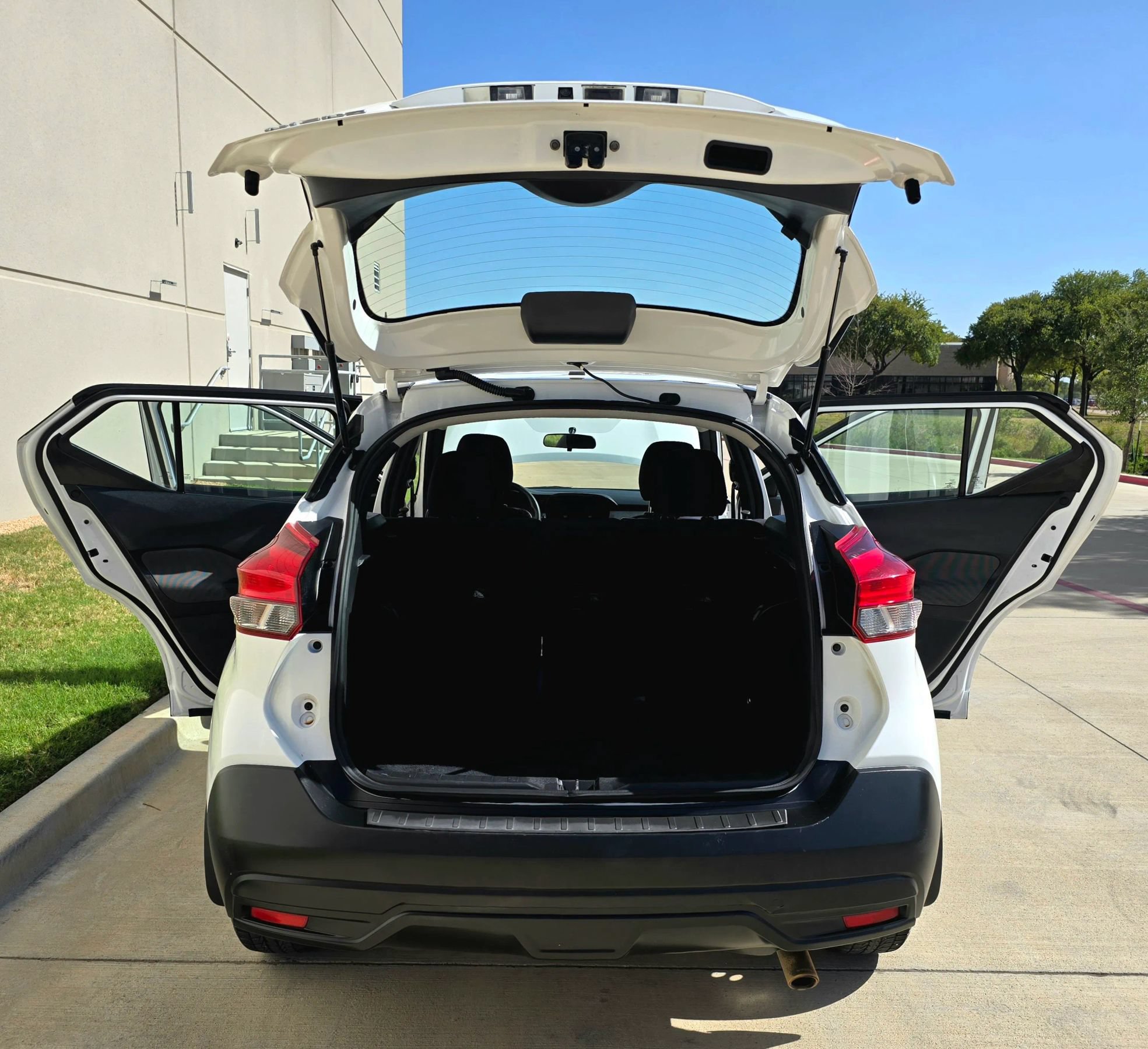 Used 2018 Nissan Kicks S w/ Exterior Package FWD image 11