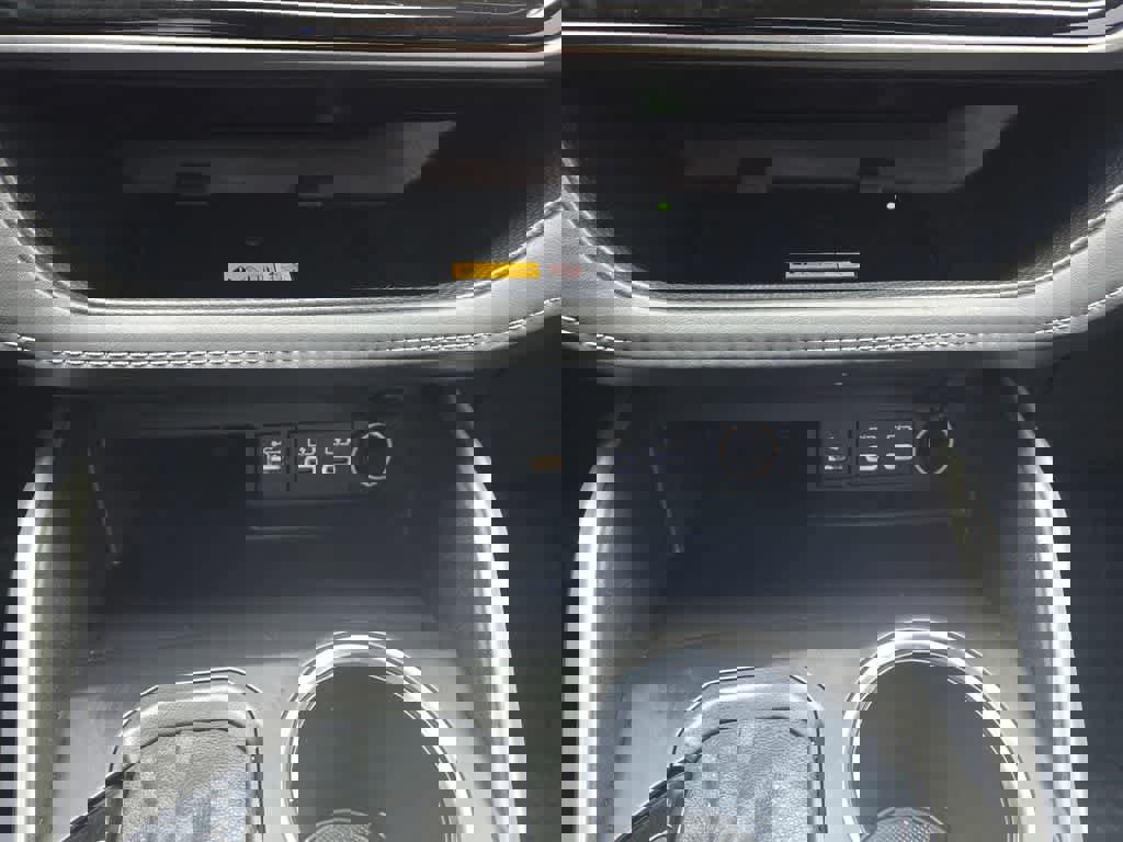 Used 2023 Toyota Highlander XLE image 19