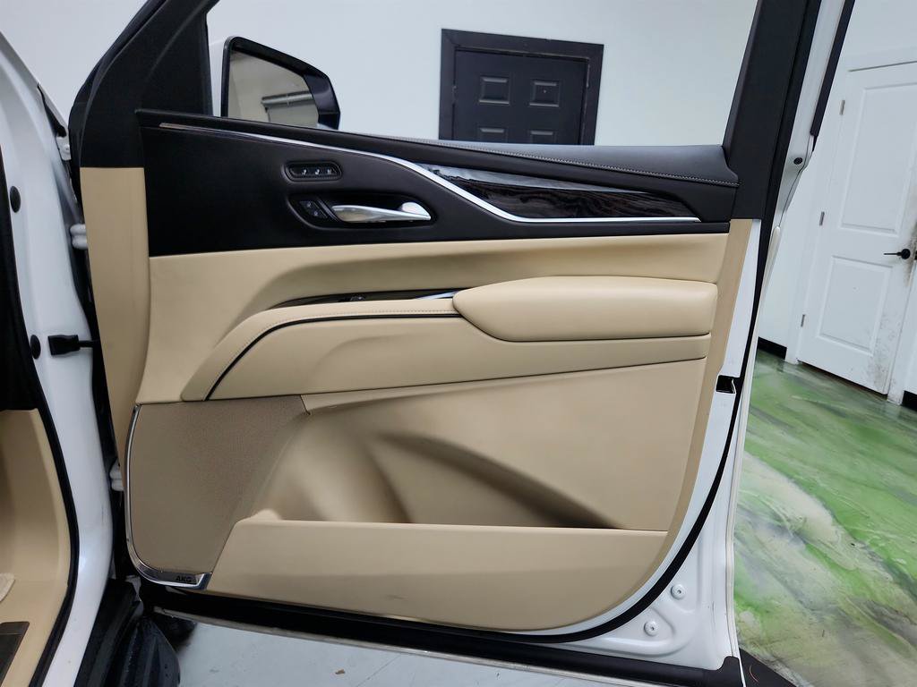 Used 2021 Cadillac Escalade Premium Luxury w/ LPO, Illumination Package AWD/4WD image 29