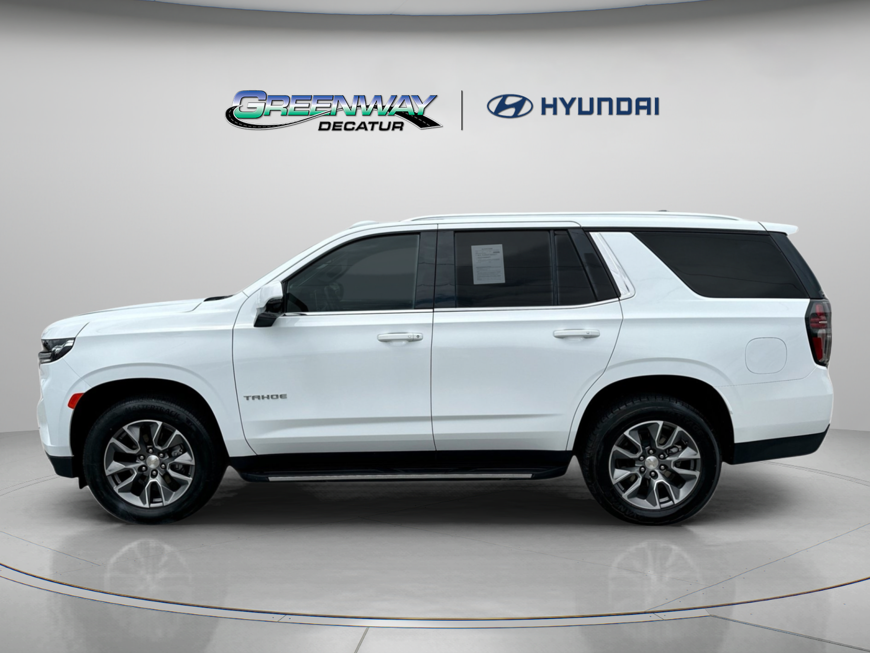 Used 2024 Chevrolet Tahoe LT w/ Luxury Package RWD image 4