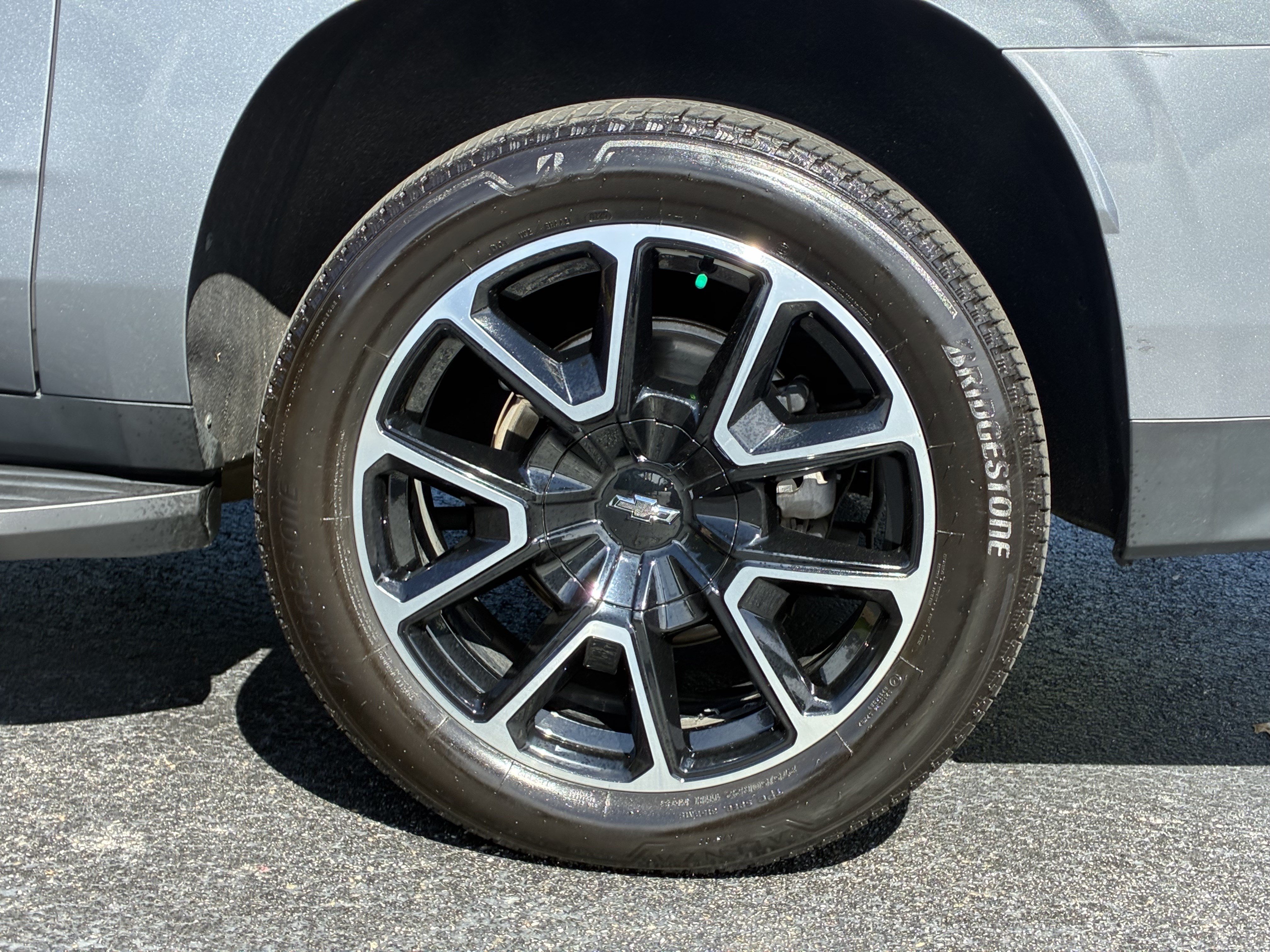 Used 2022 Chevrolet Suburban RST w/ Luxury Package RWD image 38