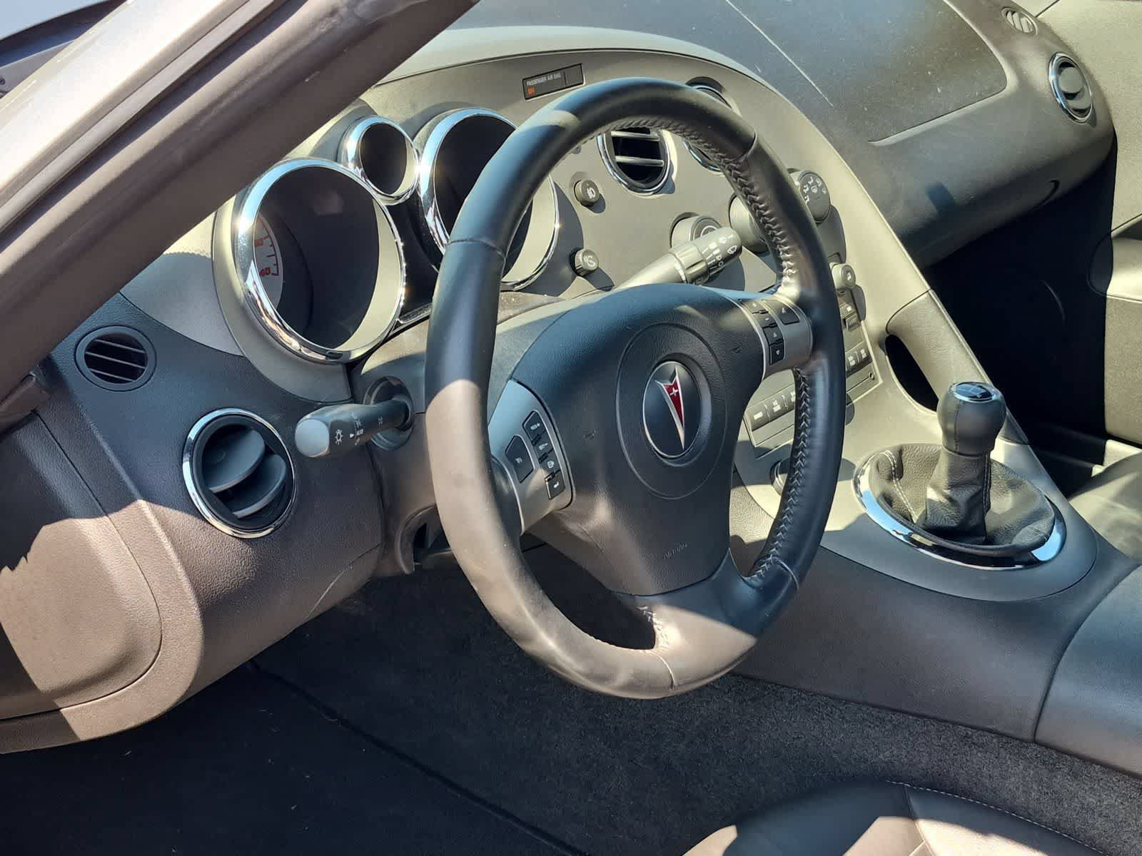 Used 2006 Pontiac Solstice Convertible w/ Premium Package RWD image 10