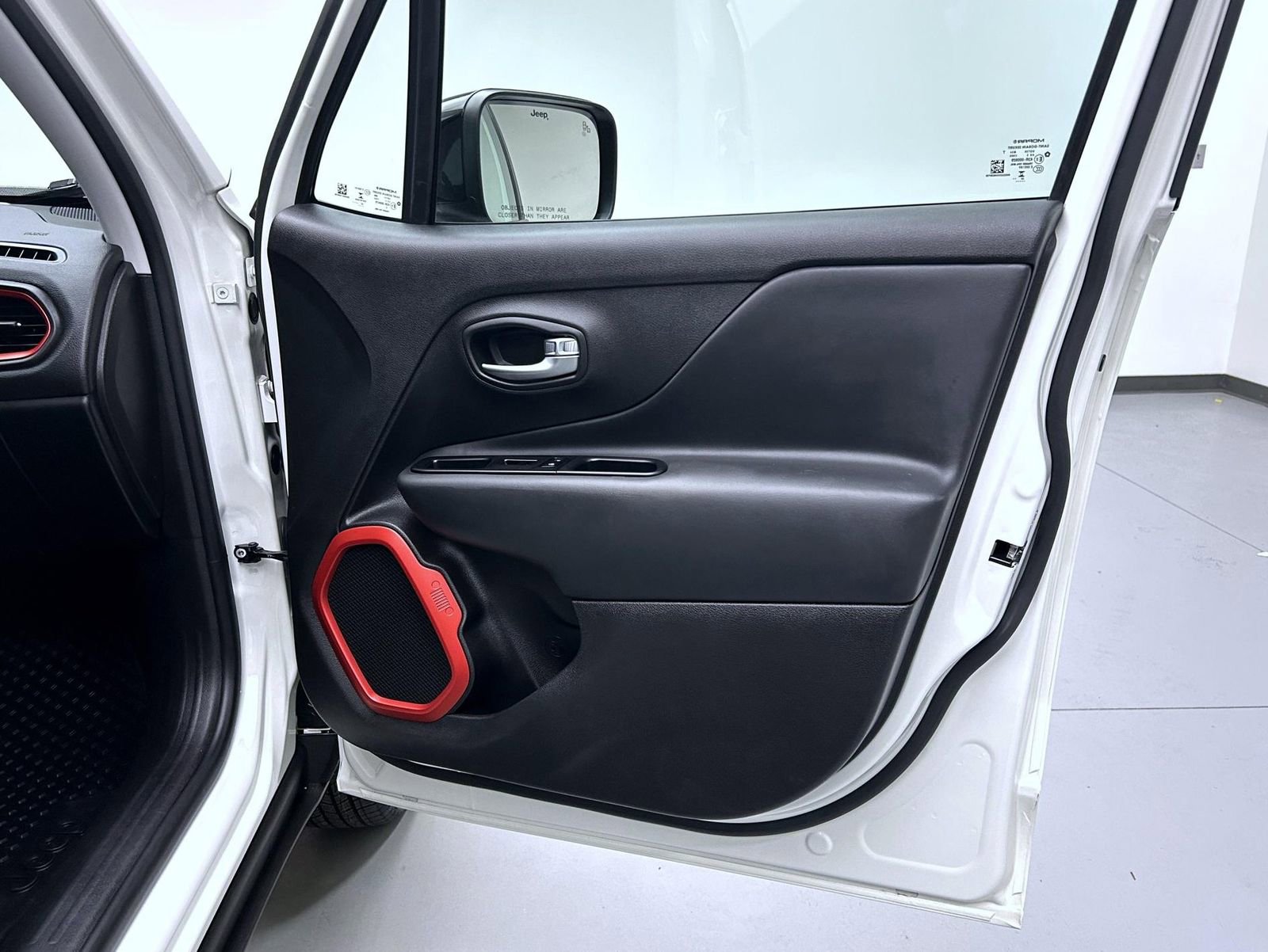 Used 2022 Jeep Renegade Trailhawk image 16