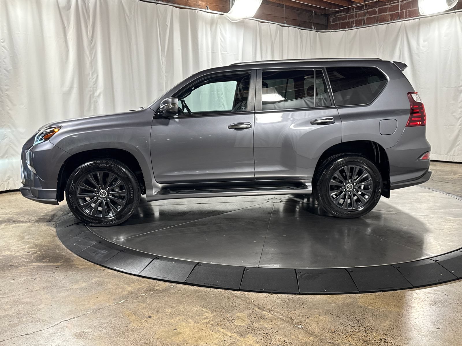 Used 2021 Lexus GX 460 Premium w/ Accessory Package AWD/4WD image 6