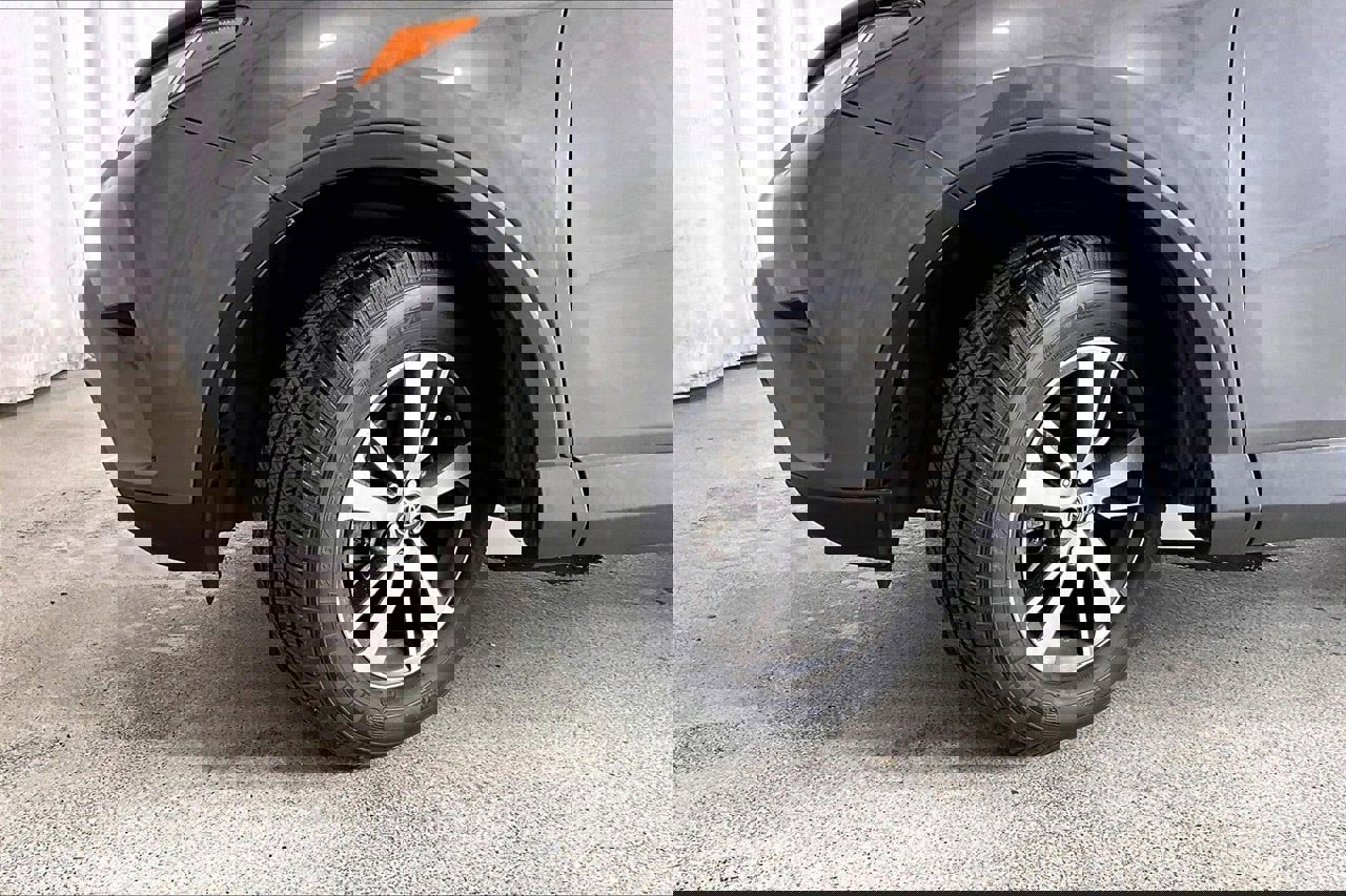 Used 2018 Toyota RAV4 XLE image 20