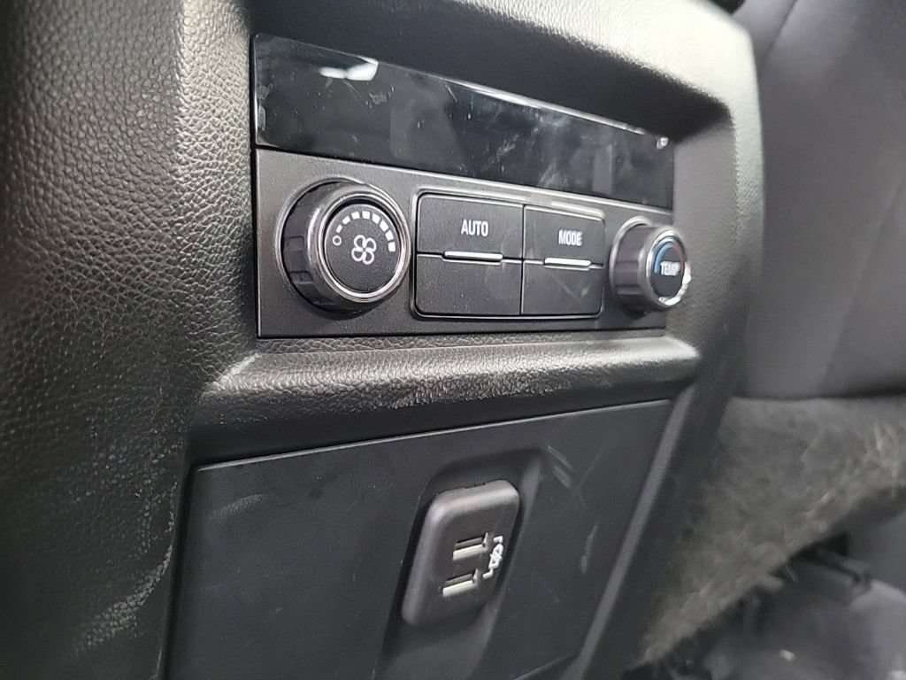Used 2020 Chevrolet Traverse LT w/ Driver Confidence II Package AWD/4WD image 11