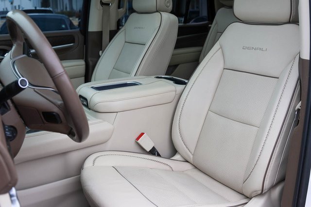 Used 2021 GMC Yukon Denali w/ Denali Premium Package image 16