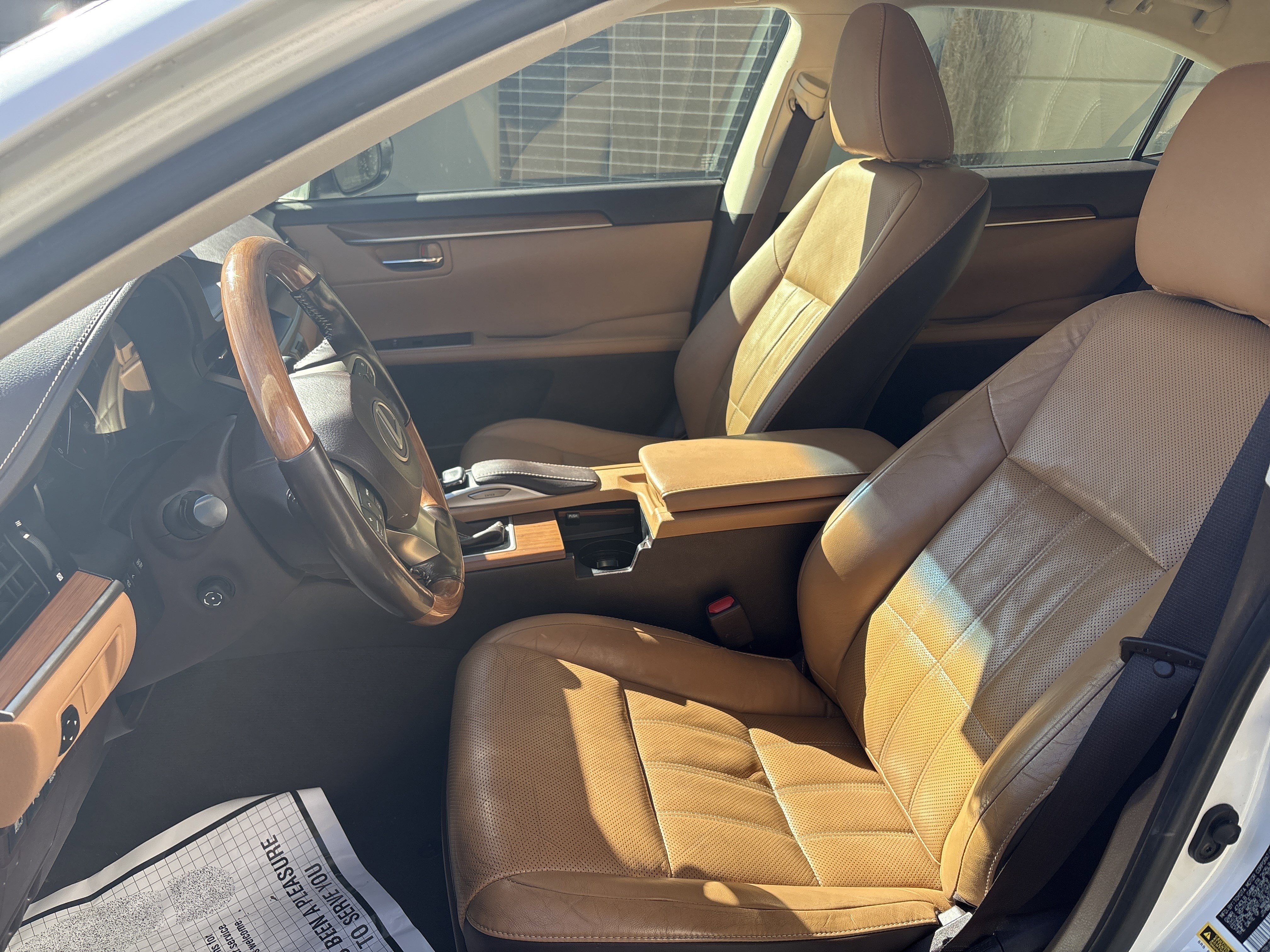 Used 2016 Lexus ES 300h w/ Luxury Package w/Wood Trim image 16