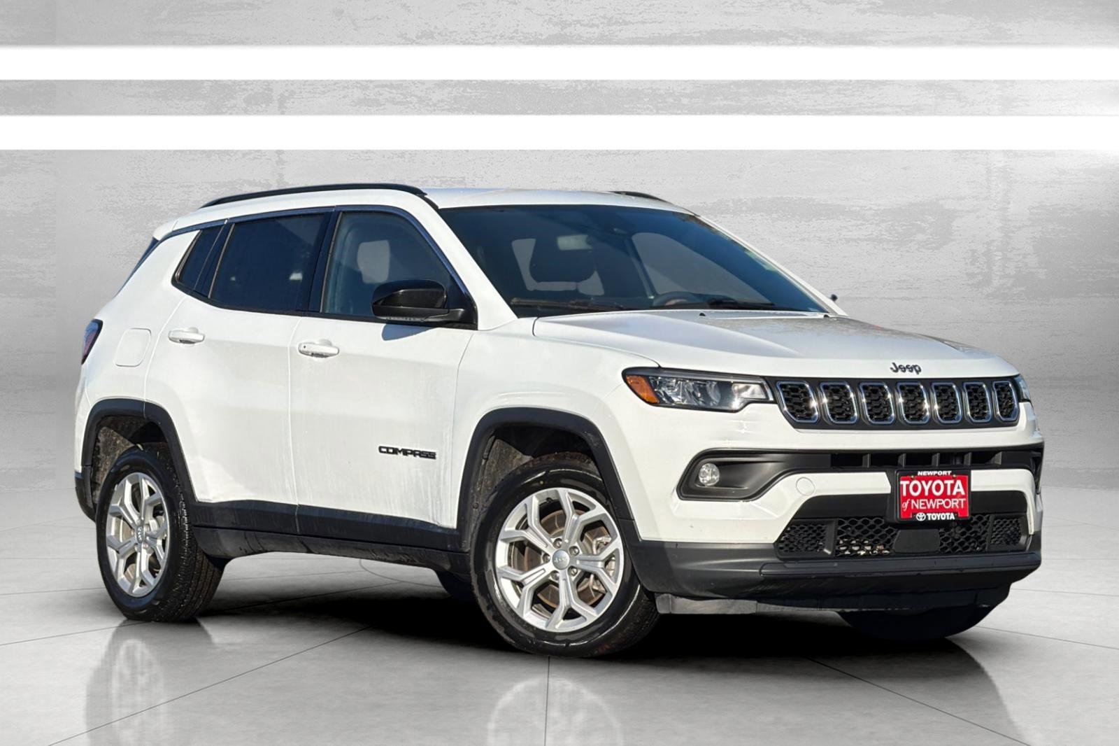Used 2024 Jeep Compass Latitude image 2