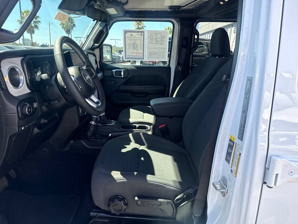 Certified 2025 Jeep Wrangler Unlimited Sahara w/ Safety Group AWD/4WD image 13
