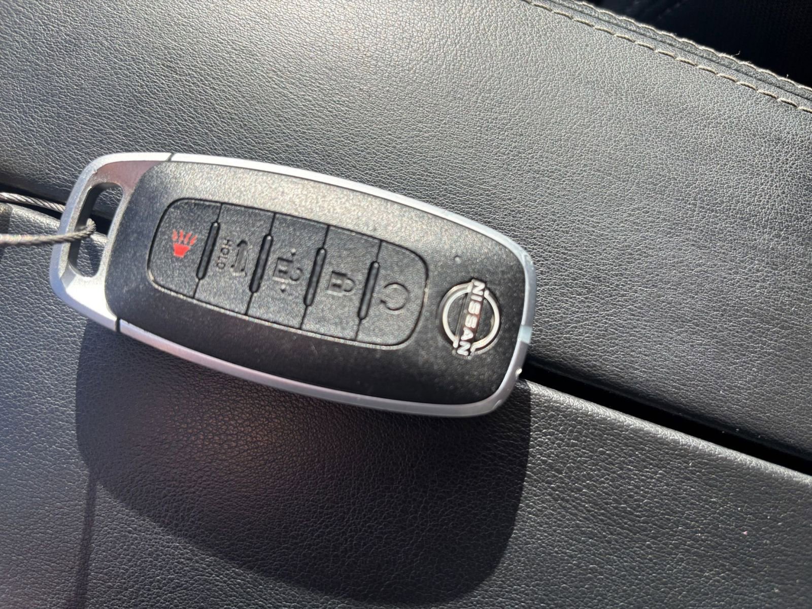Used 2025 Nissan Rogue SV FWD image 27