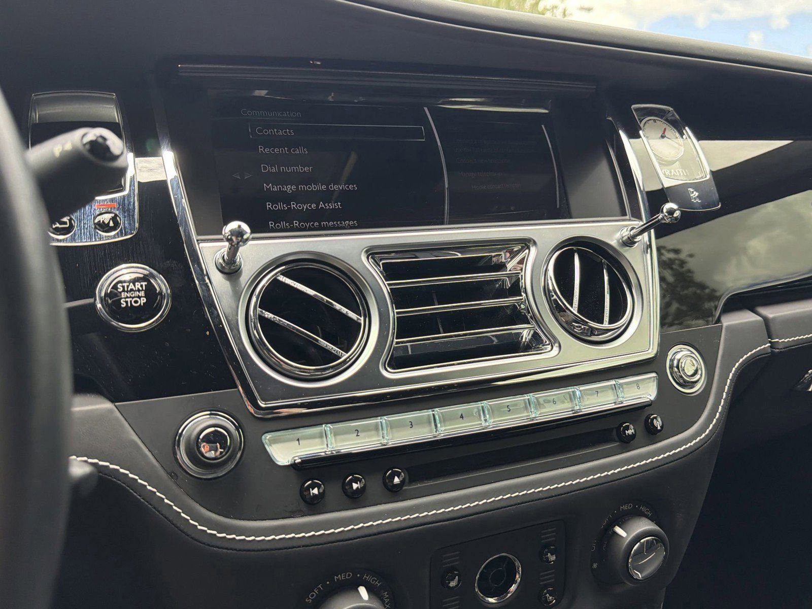 Used 2020 Rolls-Royce Wraith image 31