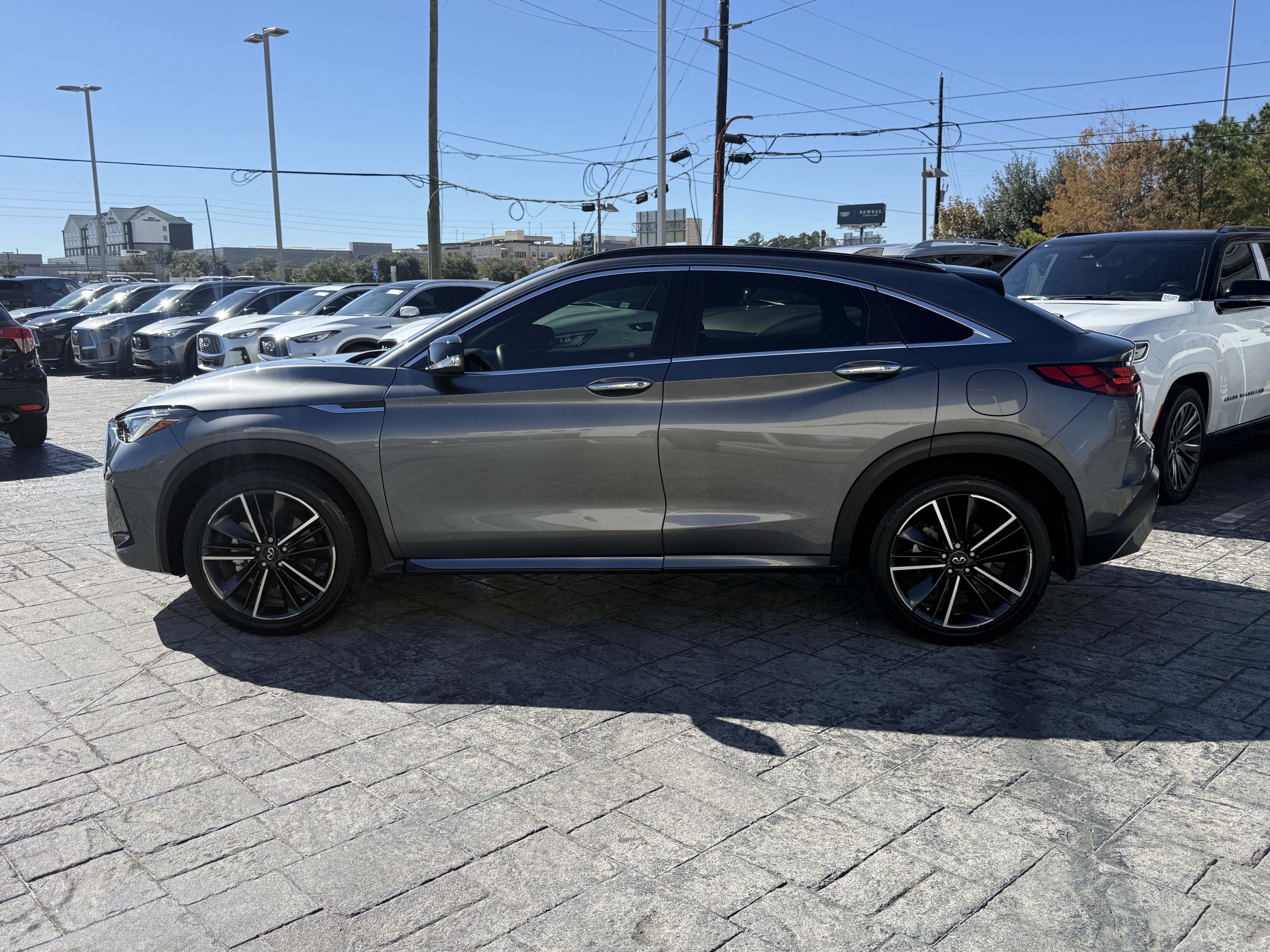 Certified 2023 INFINITI QX55 Luxe w/ Cargo Package image 4