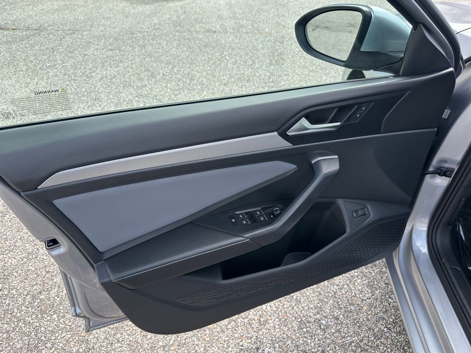 Used 2025 Volkswagen Jetta SE image 20