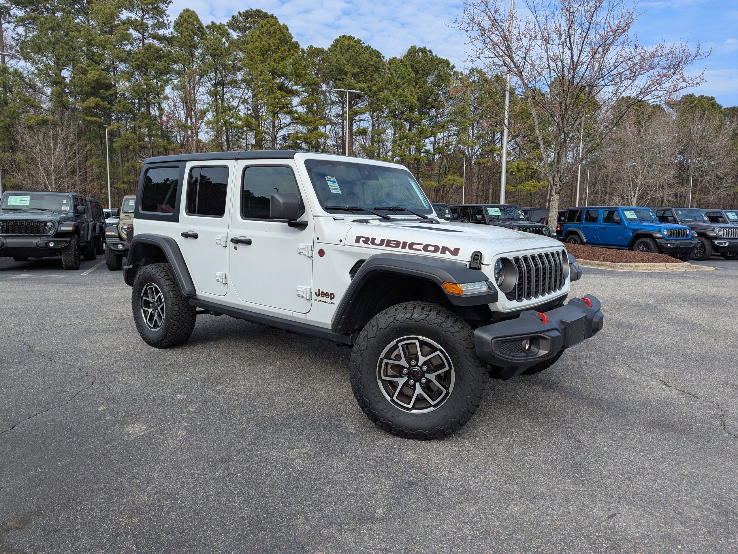 Used 2025 Jeep Wrangler Rubicon image 3