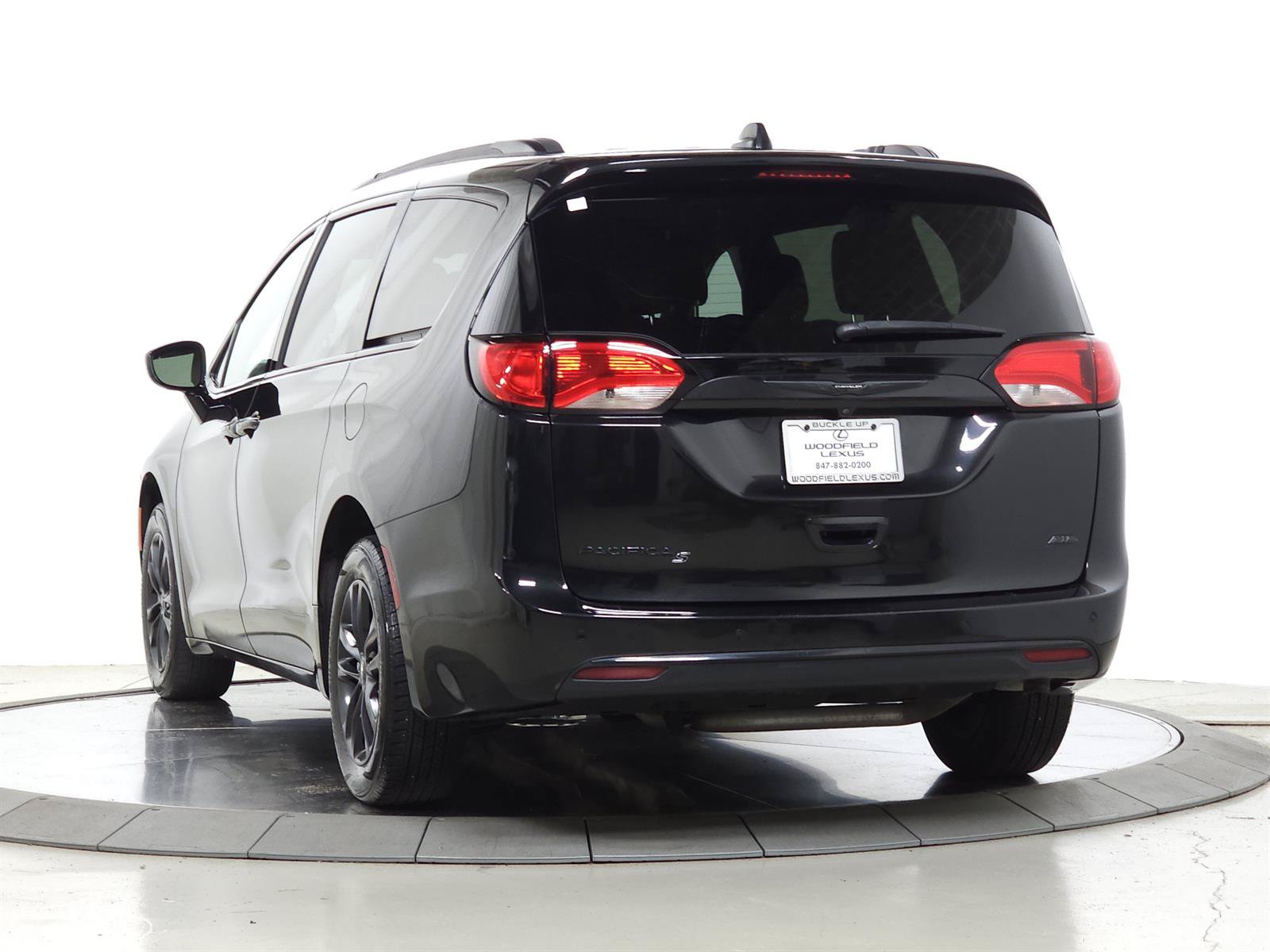 Used 2020 Chrysler Pacifica Touring-L w/ Premium Audio Group AWD/4WD image 5