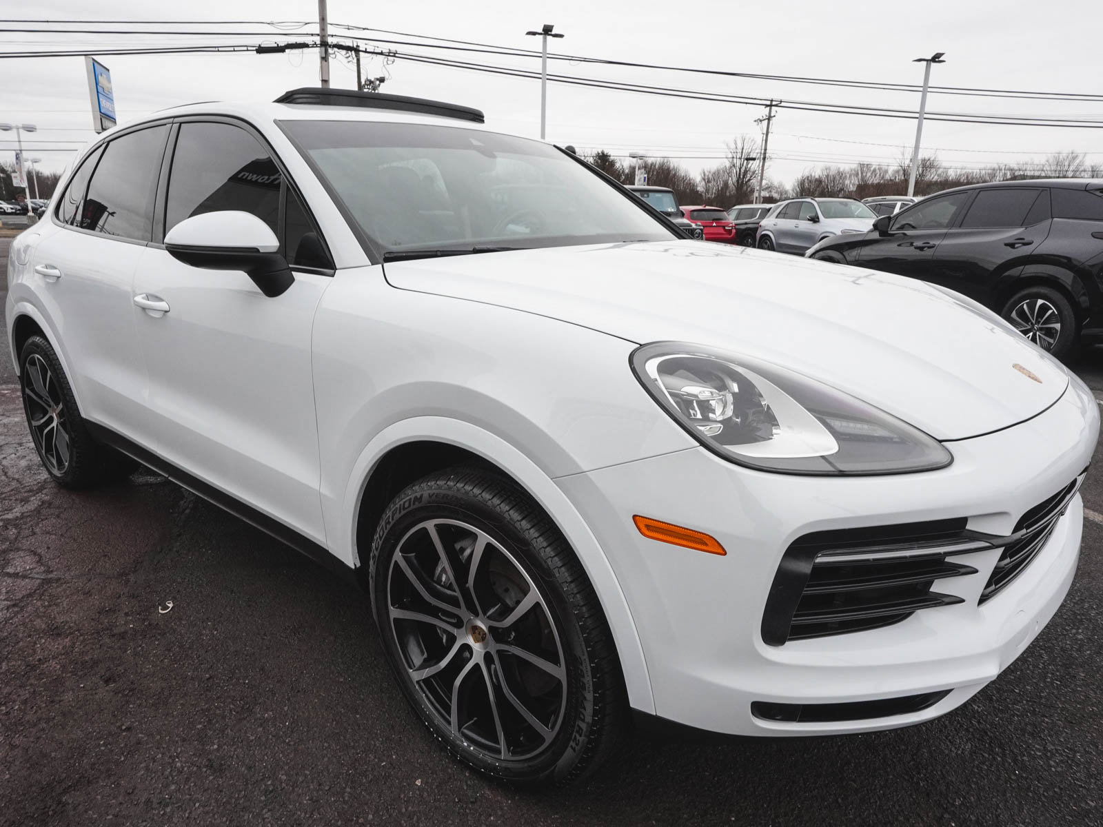 Used 2023 Porsche Cayenne w/ Premium Package image 3