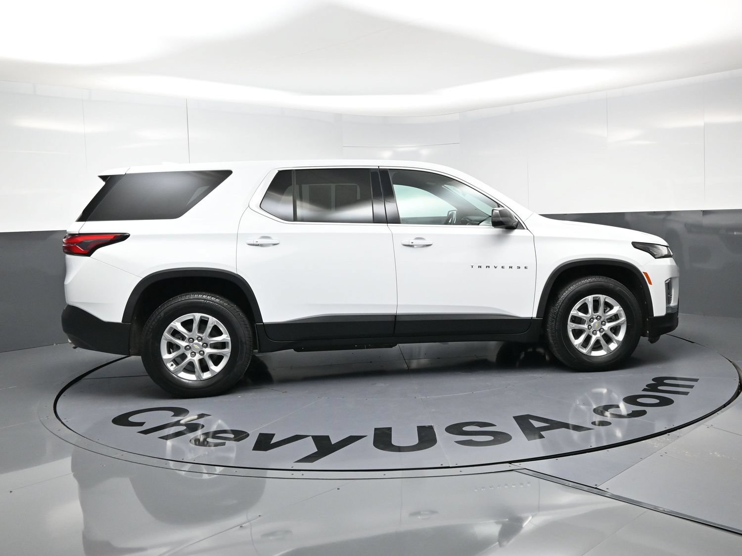 Used 2022 Chevrolet Traverse LS FWD image 10