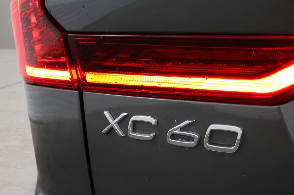 Certified 2026 Volvo XC60 T8 Ultra w/ Protection Package Premier AWD/4WD image 31