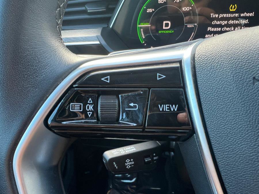 Used 2023 Audi e-tron Premium Plus w/ Premium Plus Package image 14