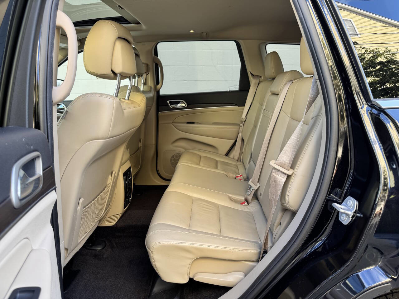 Used 2018 Jeep Grand Cherokee Limited image 20