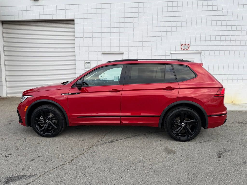 Used 2024 Volkswagen Tiguan SE R-Line image 3