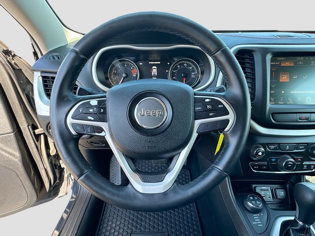 Used 2016 Jeep Cherokee Trailhawk AWD/4WD image 11