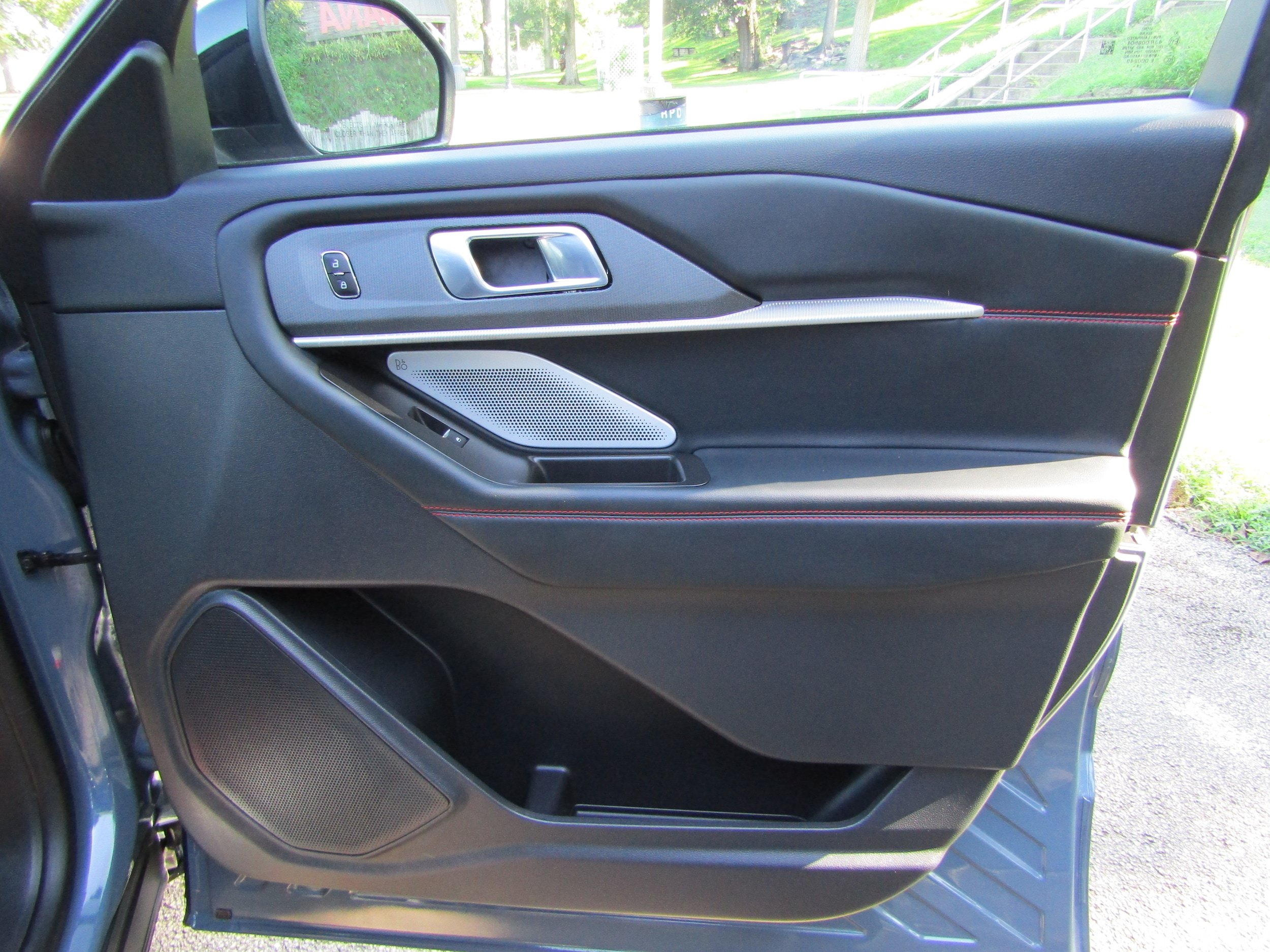 Used 2025 Ford Explorer ST w/ Sun And Sound Package AWD/4WD image 39