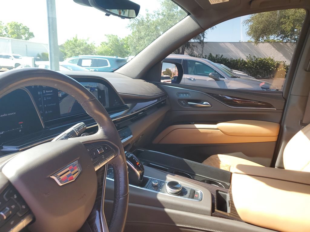 Used 2021 Cadillac Escalade Premium Luxury w/ Driver Assist Tech Package AWD/4WD image 23