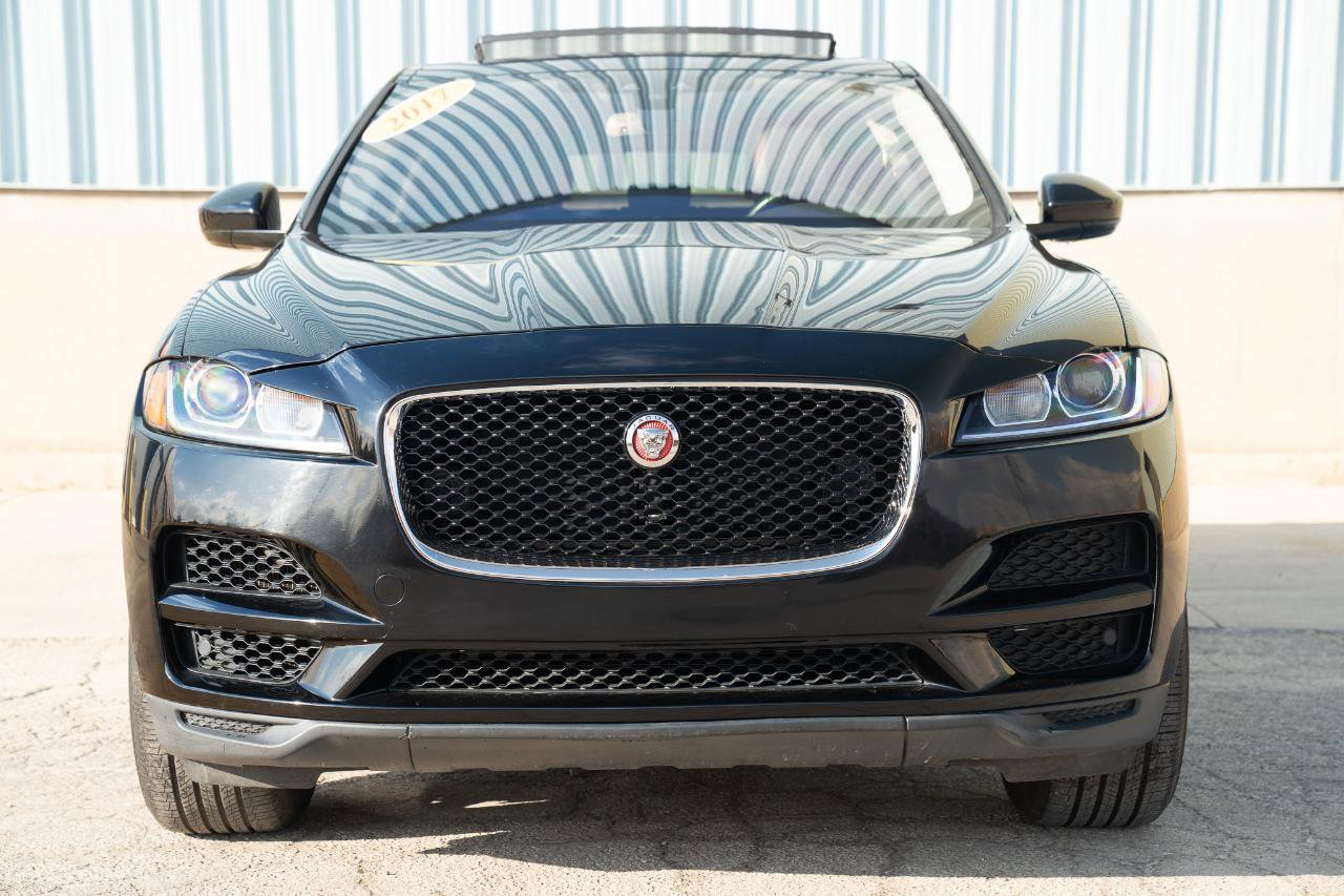 Used 2017 Jaguar F-PACE Premium image 3