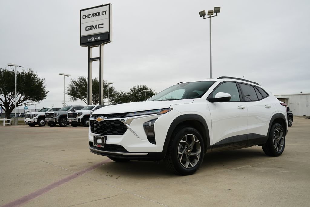 New 2026 Chevrolet Trax LT w/ Sunroof Package image 1