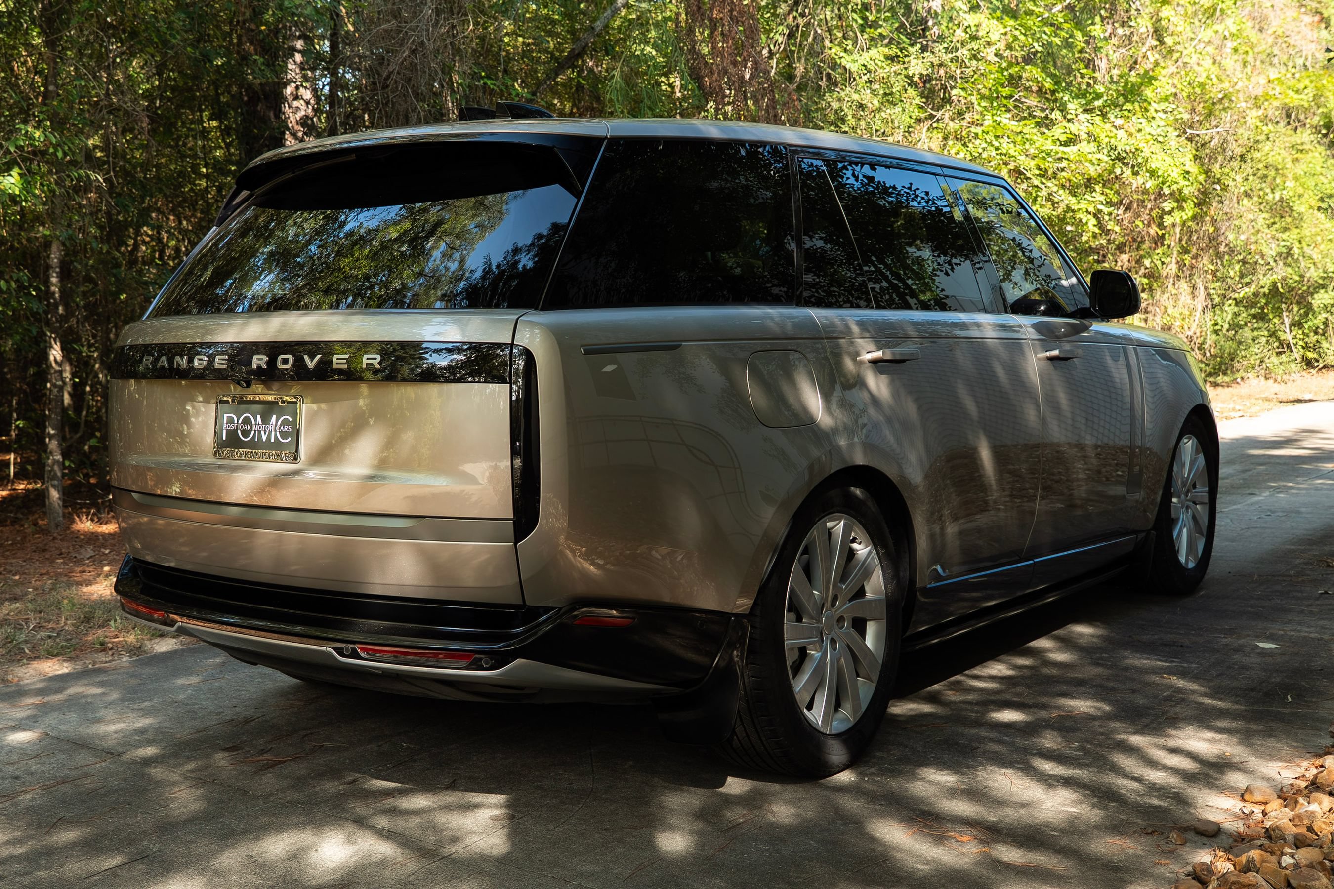 Used 2024 Land Rover Range Rover Long Wheelbase SE AWD/4WD image 3