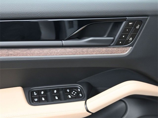 New 2025 Porsche Cayenne S image 8