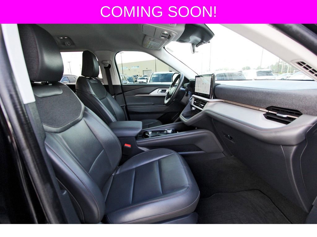 Used 2025 Ford Explorer Active w/ Active Comfort Package image 25