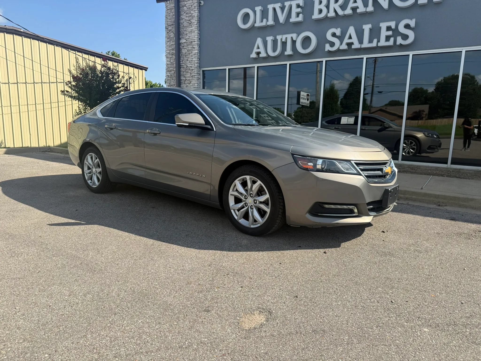 Used 2019 Chevrolet Impala LT FWD image 2