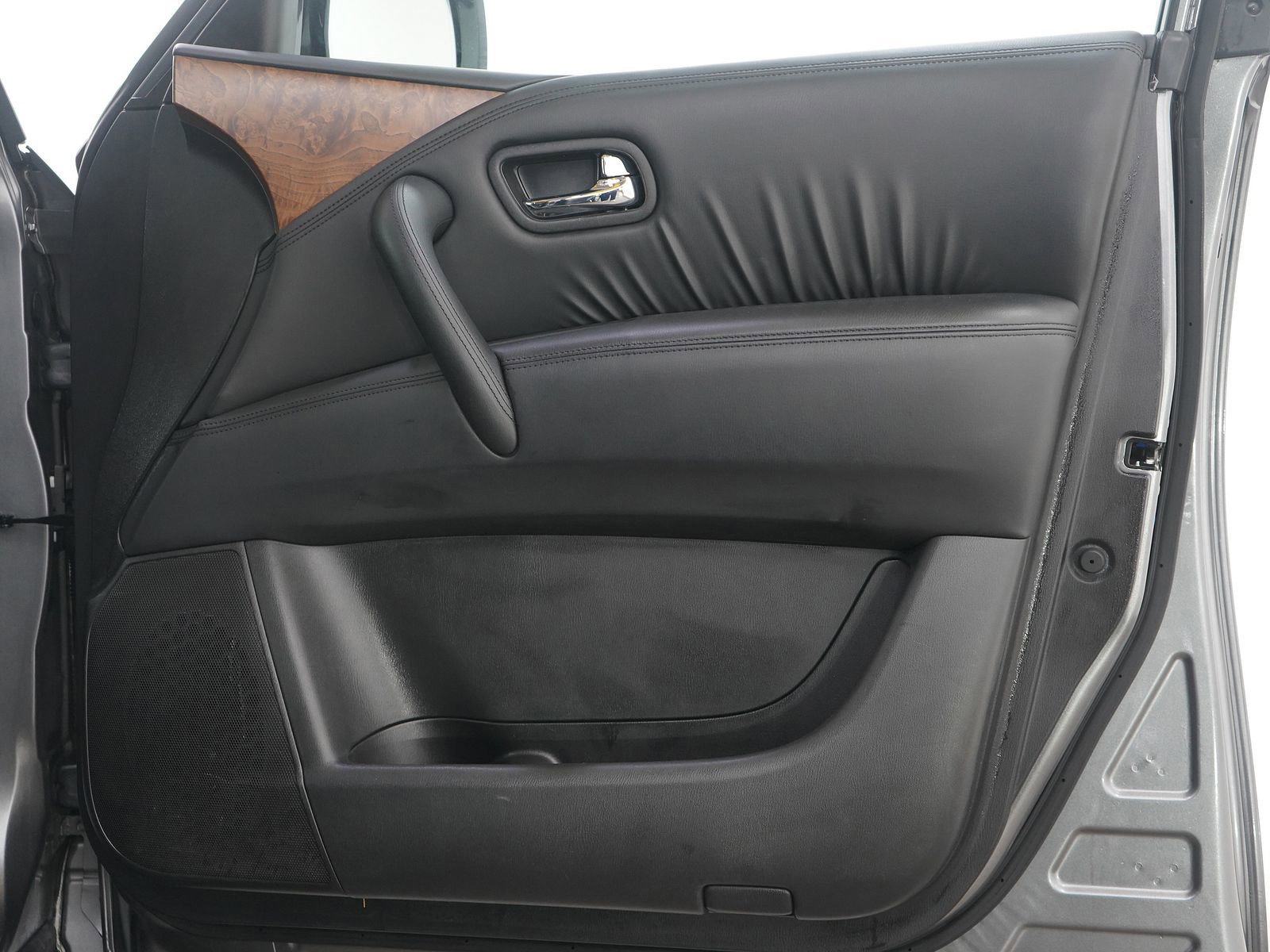 Used 2024 Nissan Armada SL image 11