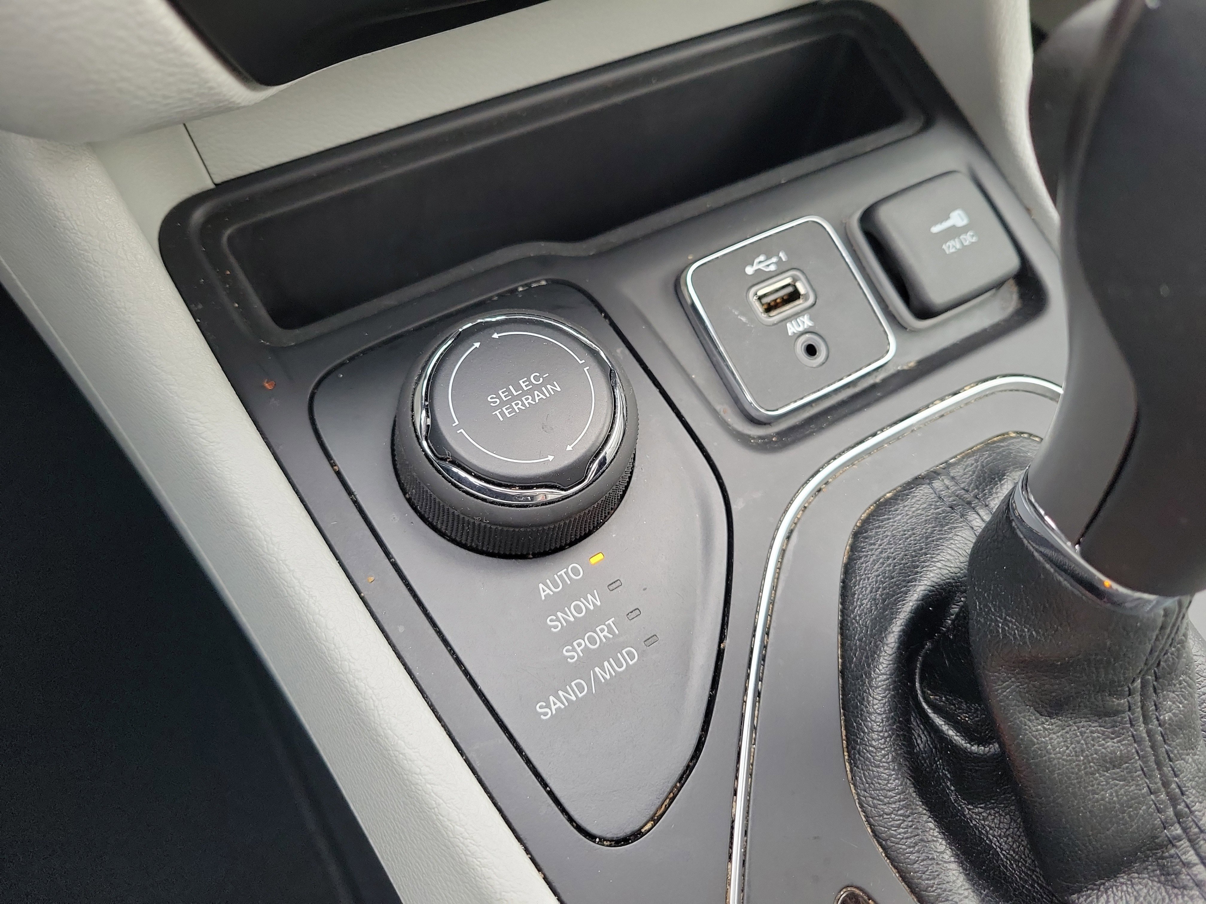 Used 2021 Jeep Cherokee Latitude Lux w/ Sun & Sound Group image 37